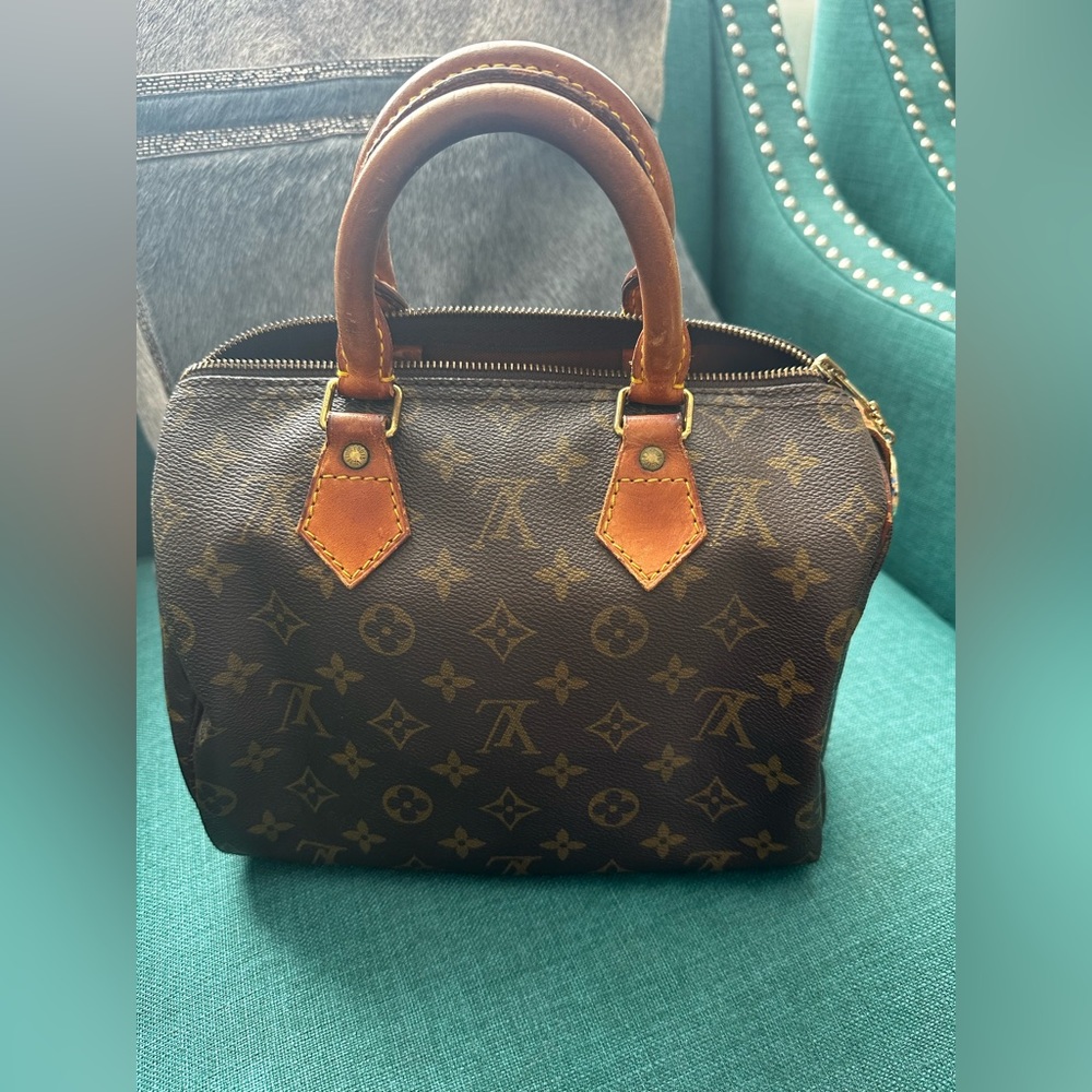 Louis Vuitton speedy 25